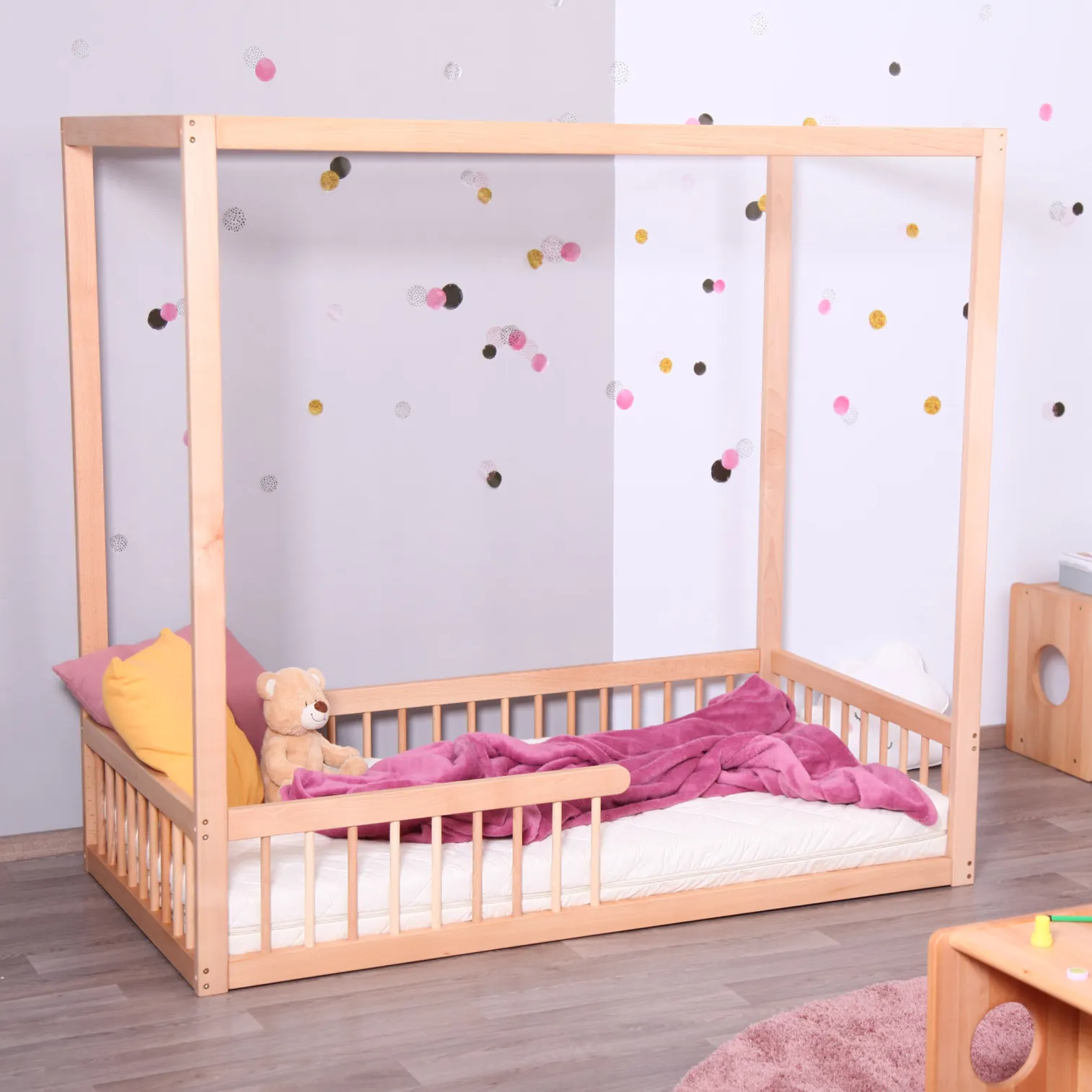 KUBO+ Montessori baby bed with rails