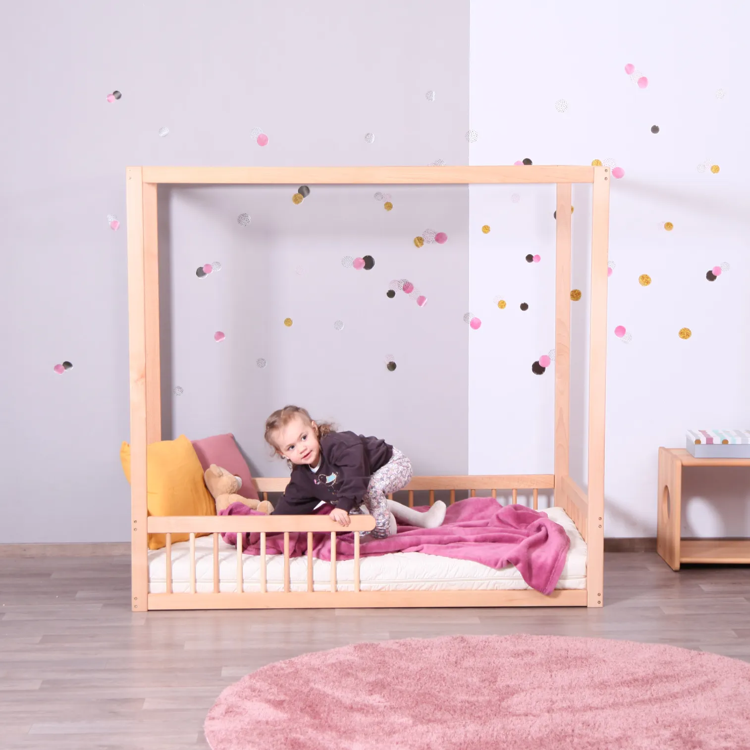 KUBO+ Montessori baby bed with rails