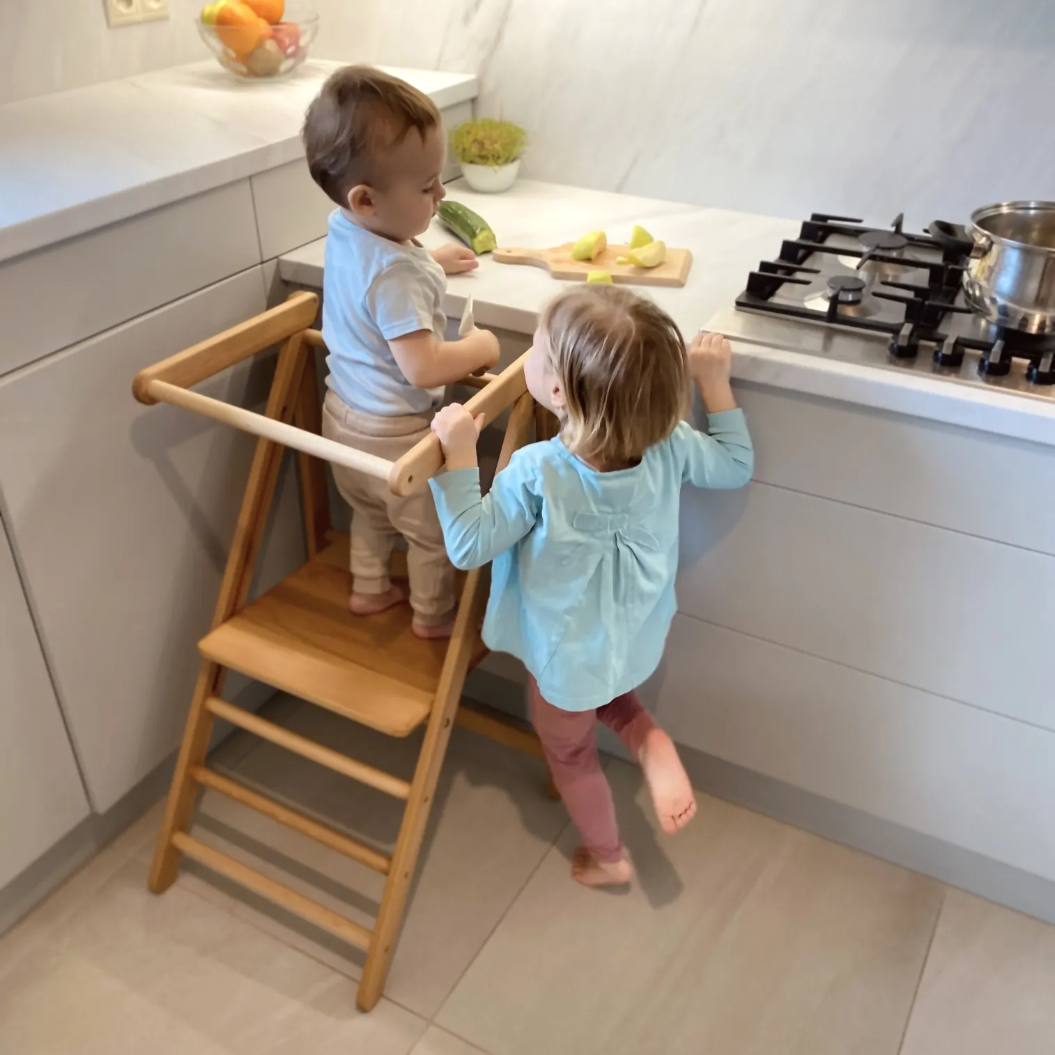 Child at countertop using Foldable MONTEtower, safe side rails and stable platform